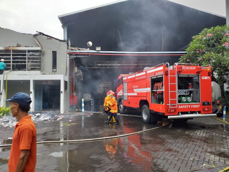 PT Dua Kelinci Terbakar, Belum Diketahui Penyebabnya