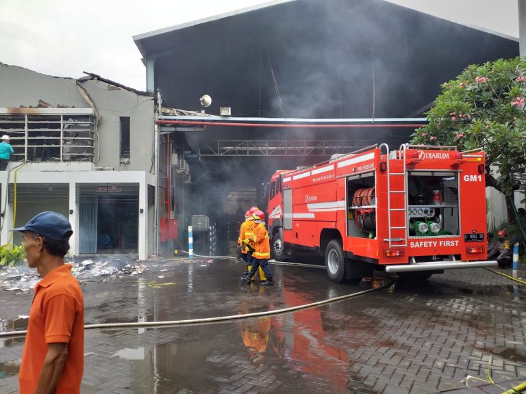 PT Dua Kelinci Terbakar, Belum Diketahui Penyebabnya