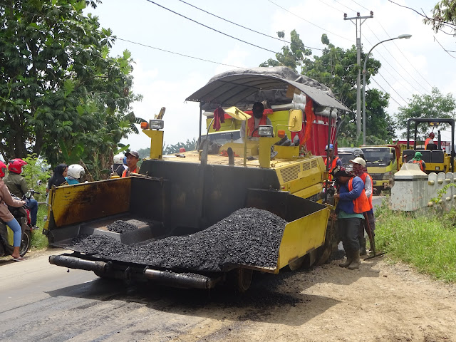 Setelah Dibiarkan Rusak Berat Lebih dari Satu Tahun; Ruas Jalan Bulungcangkring Batas Pati Diperbaiki