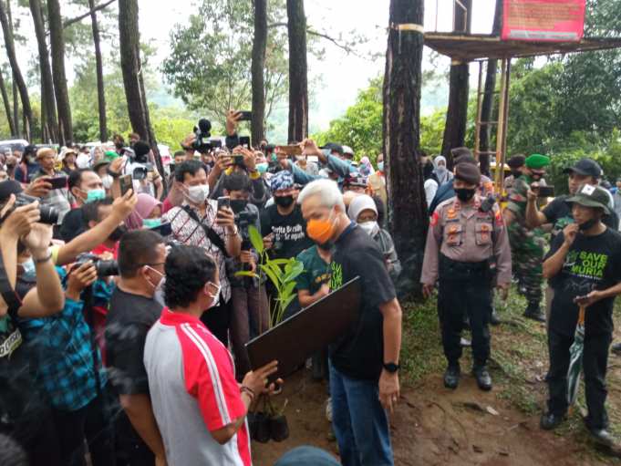 Ganjar Pranowo Ajak Hijaukan Kawasan Muria yang Sudah Kritis