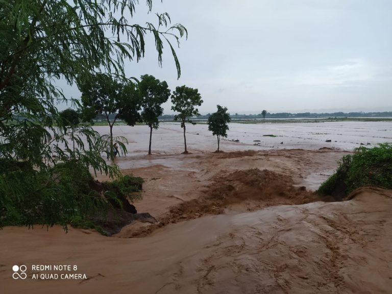 Tanggul Bobol di Desa Margorejo; Perbaikannya Menunggu Bantuan Alat Berat dari DPUTR