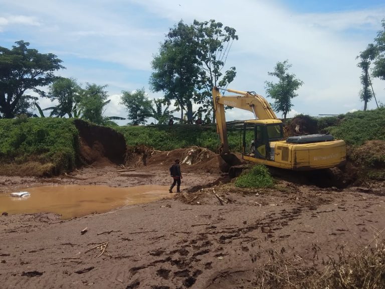 Ekskavator yang Dikirim ke Margorejo Alami Gangguan Bagian Pompa