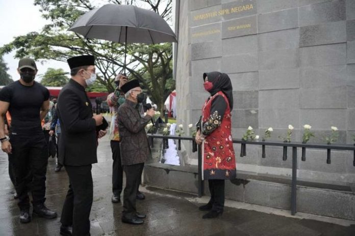 Wapres RI Ma'ruf Amin meresmikan Monumen Pahlawan Covid-19 Jawa Barat di Kota Bandung, Sabtu 4 Desember 2021, foto: humas Jabar
