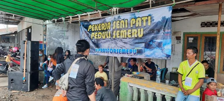 Peduli korban Erupsi Gunung Semeru, Pekerja Seni Pati Kumpulkan Donasi