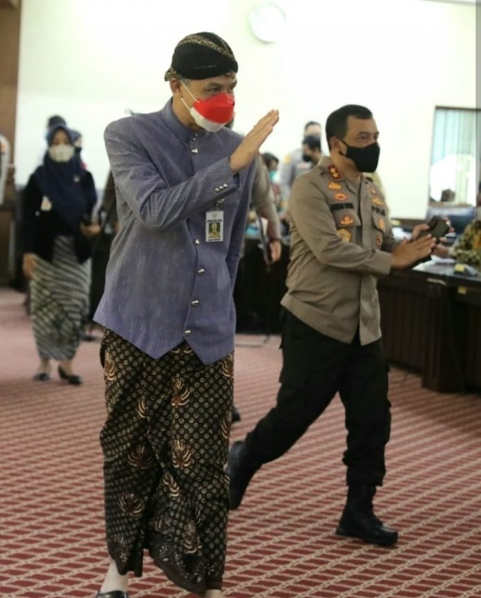 Gubernur Jawa Tengah Ganjar Pranowo (kiri), foto: tangkapan layar Instagram @ganjar_pranowo