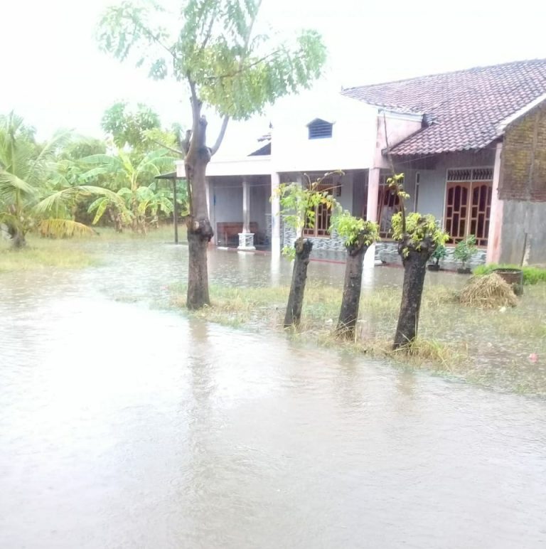 Cuaca Buruk di Kawasan Pantai Banyutowo; Tim SAR Tunggul Wulung Siaga