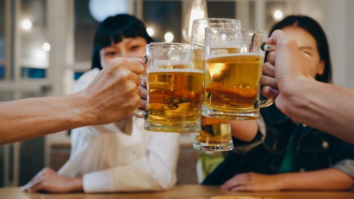 Ilustrasi minuman alkohol jenis ciu (freepik)