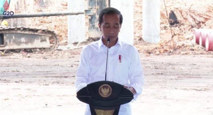 Jokowi meresmikan proyek hilirisasi batu bara menjadi Dimetil Eter (DME) di Kabupaten Muara Enim, Sumatera Selatan, Senin (24/1/2022)