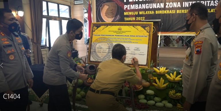 Pencanangan Pembangunan Zona Integritas Menuju WBBM Tahun 2002 Polres Pati