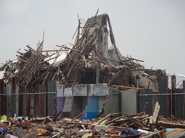 Sorot Kamera Tiga Pekan; Memunculkan ”Monumen” Penghancuran di Lorong Indah