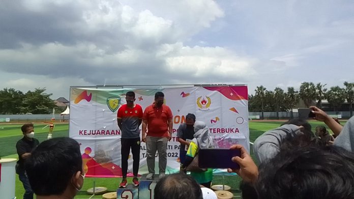 Para atlet naik podium pada Kejurprov Atletik di Stadion Joyokusumo, Pati