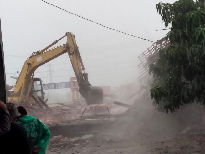 Pemkab merobohkan sisa bangunan di Lorong Indah diwakafkan kepada Gus Nuril yang diklaim Ponpes