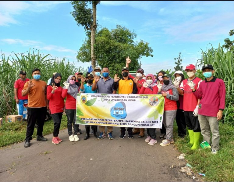 Peringati HPSN, DLH Gelar Pungut Sampah di Trangkil