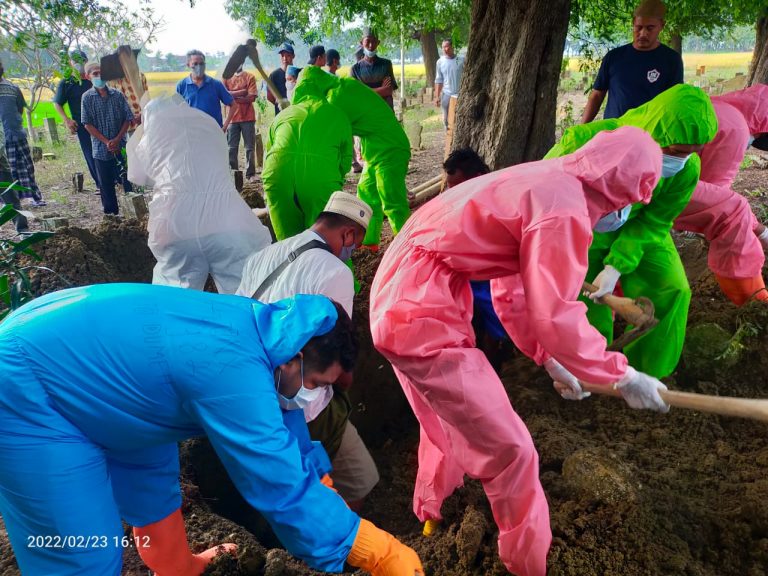 Pagi Sampai Sore Ini; Pati Cukup Memakamkan Satu Jenazah Standar Protokol Covid-19