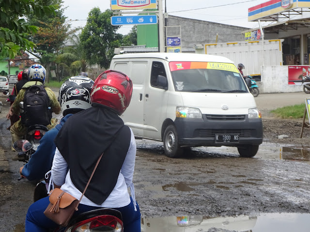 Kerusakan jalan pati gabus