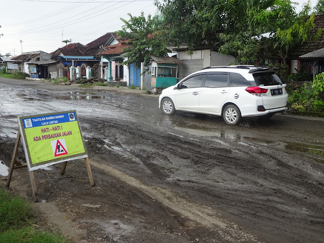 Kerusakan jalan pati gabus