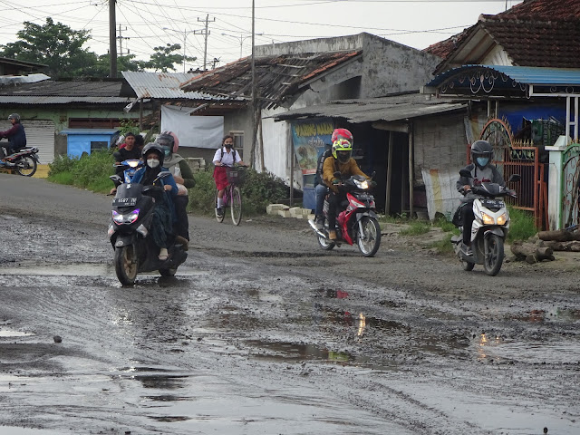 Ujung Jalan Pati Gabus dengan Konstruksi Rigid Beton