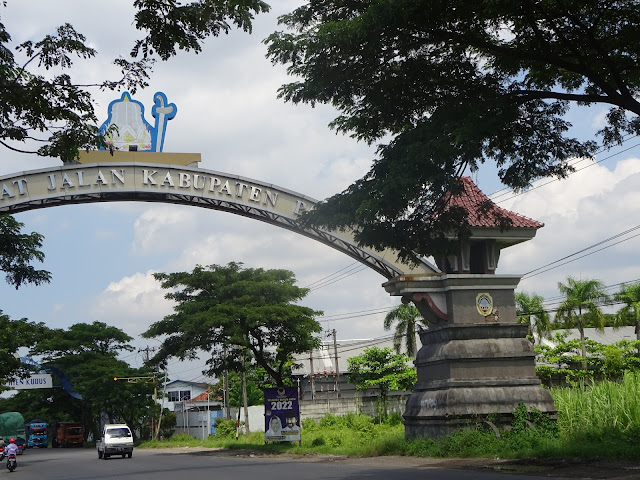 Bentuk tugu batas pati