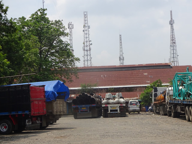 Lokasi yang pernah ditetapkan untuk pendirian Rumah Sakit Umum Daerah (RSUD) Juwana adalah bekas terminal, di Desa Kauman, Kecamatan Juwana yang saat ini sudah berubah fungsi menjadi tempat mangkal berbagai jenis truk.(Foto:SN/aed)