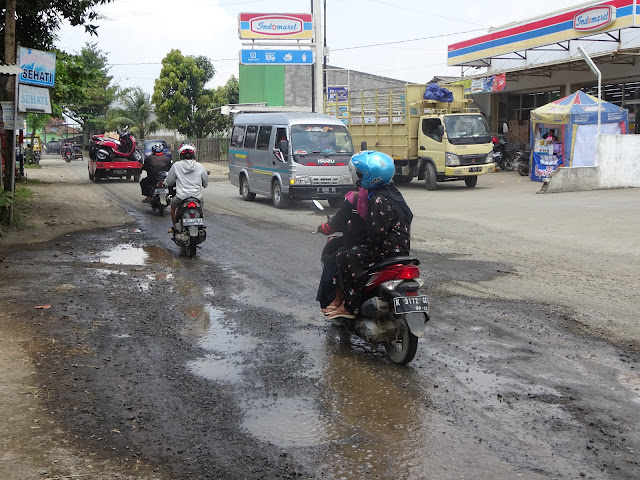 Kerusakan jalan pati gabus