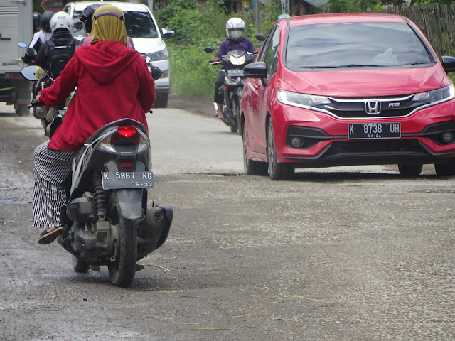Kondisi arus lalu lintas di ruas jalan Pati-Gabus saat dalam situasi padat merayap setiap harinya.(Foto:SN/aed)