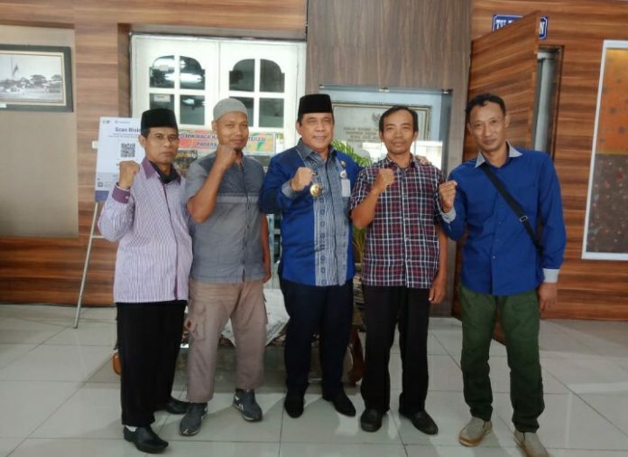 Pengurus Kesatuan Nelayan Tradisional Indonesia (KNTI) Kendal usai beruadensi dengan Wakil Bupati setempat, H Suko Windu Basuki SH, Selasa (1/Maret) 2022 kemarin.(Foto:SN/dok-nas)