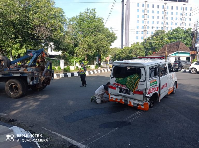 Perlu Dipahami; Ada Kendaraan yang Harus Didahulukan Saat Melintas di Jalan Raya