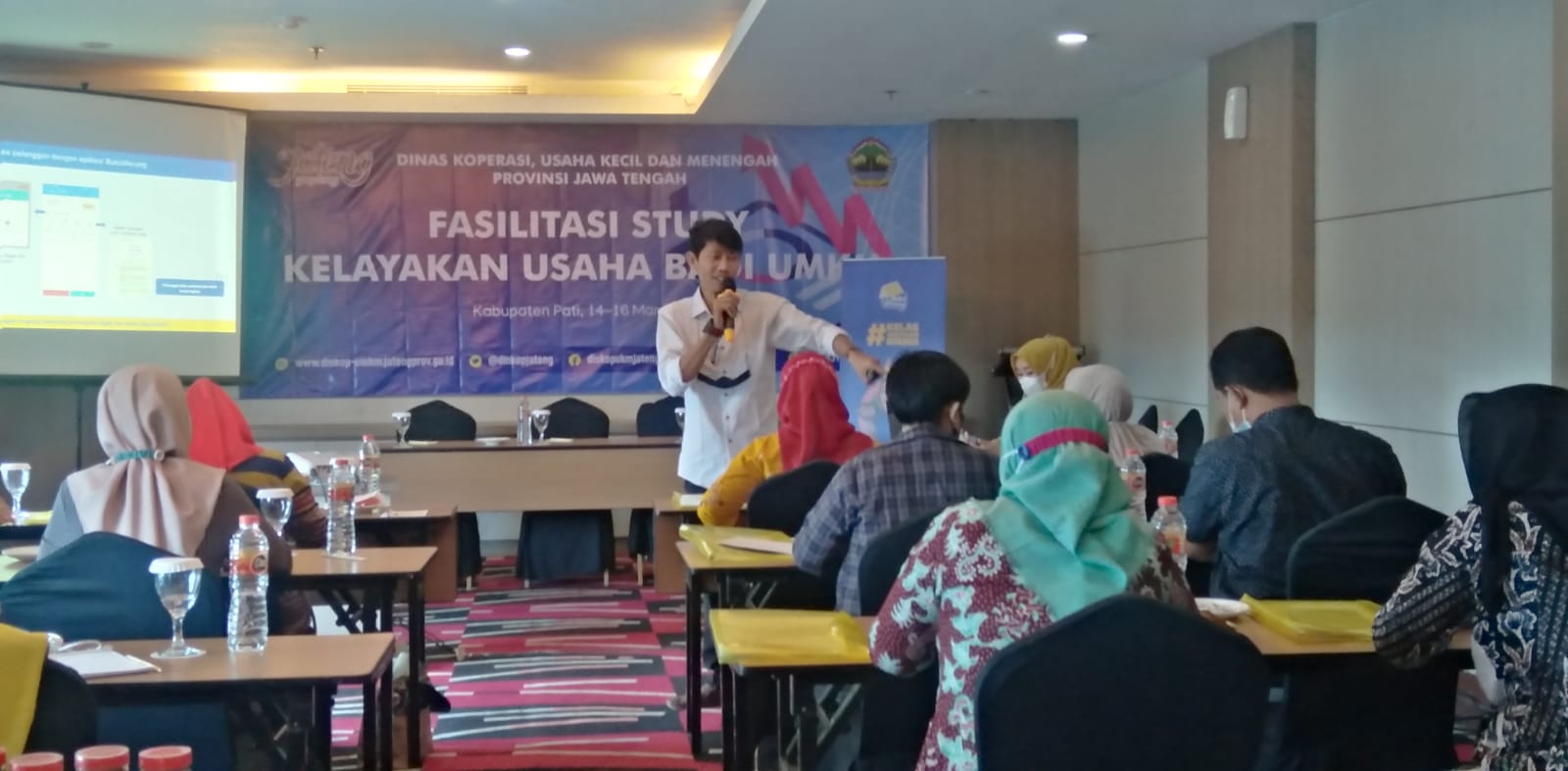 Sejumlah pelaku umkm mengikuti fasilitasi oleh Dinas Koperasi dan UMKM