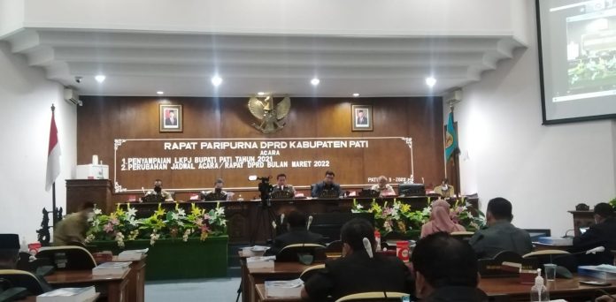 Anggota dewan pertanyakan transparansi penggunaan anggaran Covid-19 kepada Pemda Anggota dewan pertanyakan transparansi penggunaan anggaran Covid-19 kepada Pemda