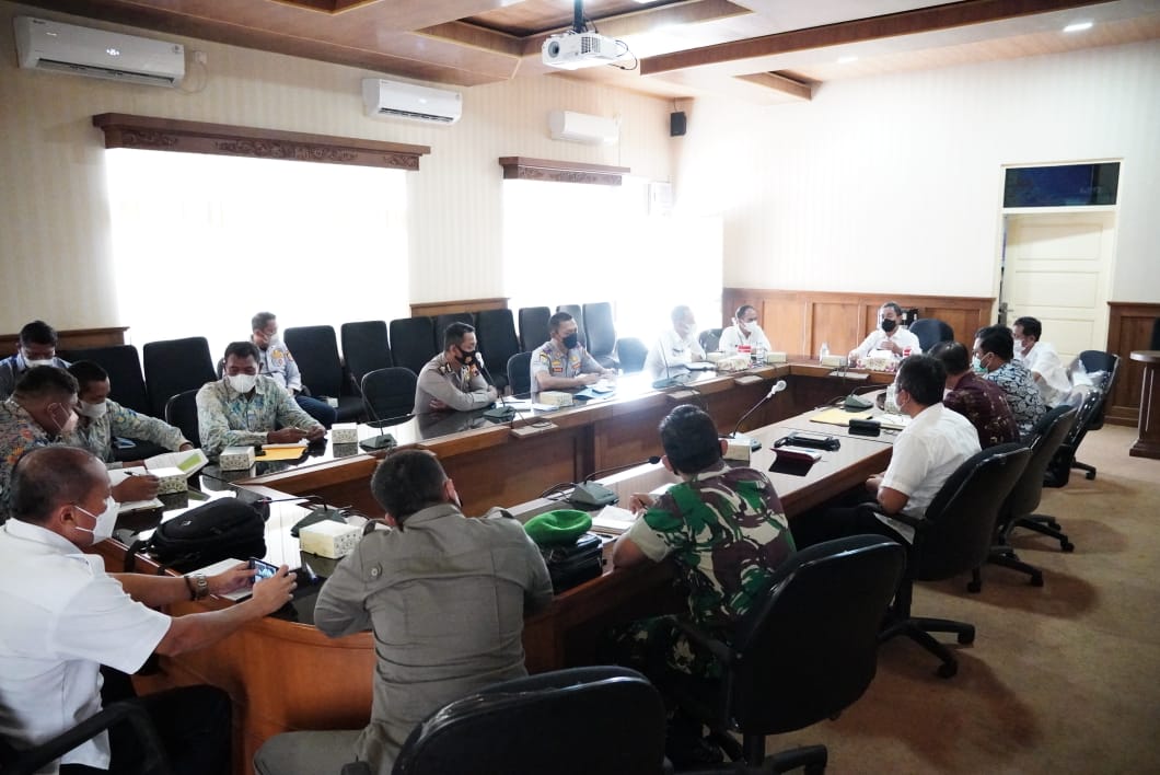 Rapat koordinasi jajaran terkait selain membahas kemacetan Juwana-Batangan sebagai dampak dari pelaksanaan pekerjaan proyek ruas jalan nasional juga membahas permasalahan penambangan batu di Sukolilo dan sekitarnya.(Foto:SN/dok-sat-mus)