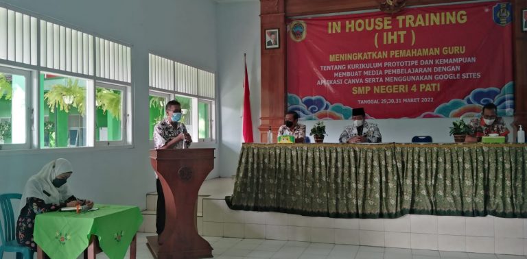 SMP Negeri 4 Pati Selenggarakan Workshop Media Pembelajaran Canva dan Google Sites