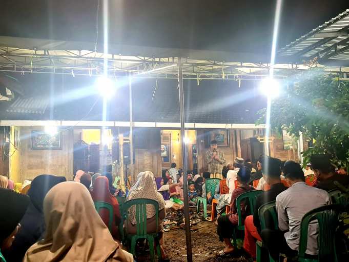 Mantan Bupati Jepara H Ahmad Marzuqi dalam pengajian ''mitung dino, Rabu (9/Maret) 2022 malam di Krasak, Kecamatan Bangsri.(Foto:SN/dok-hp)