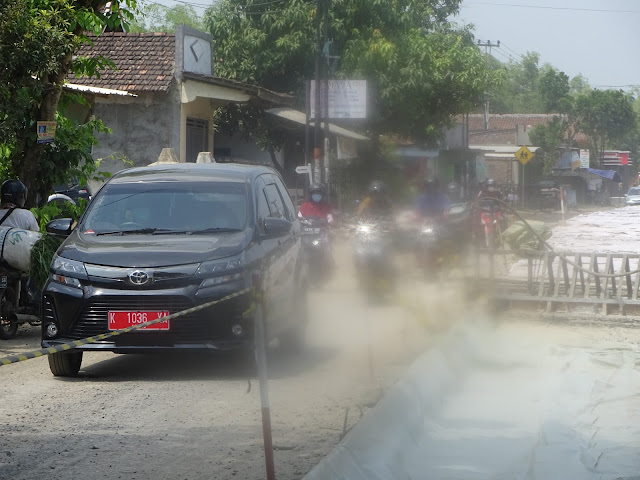 Rekanan Paket Peningkatan Ruas Pati-Gabus Disarankan Tidak Menata Bahu Jalan