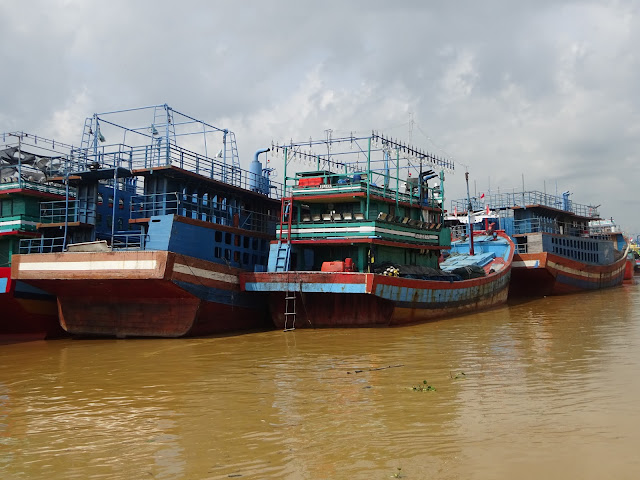 Sudah Lebih dari 250 Kapal Penangkap Ikan Tambat Labuh di Sepanjang Tepi Alur Kali Juwana