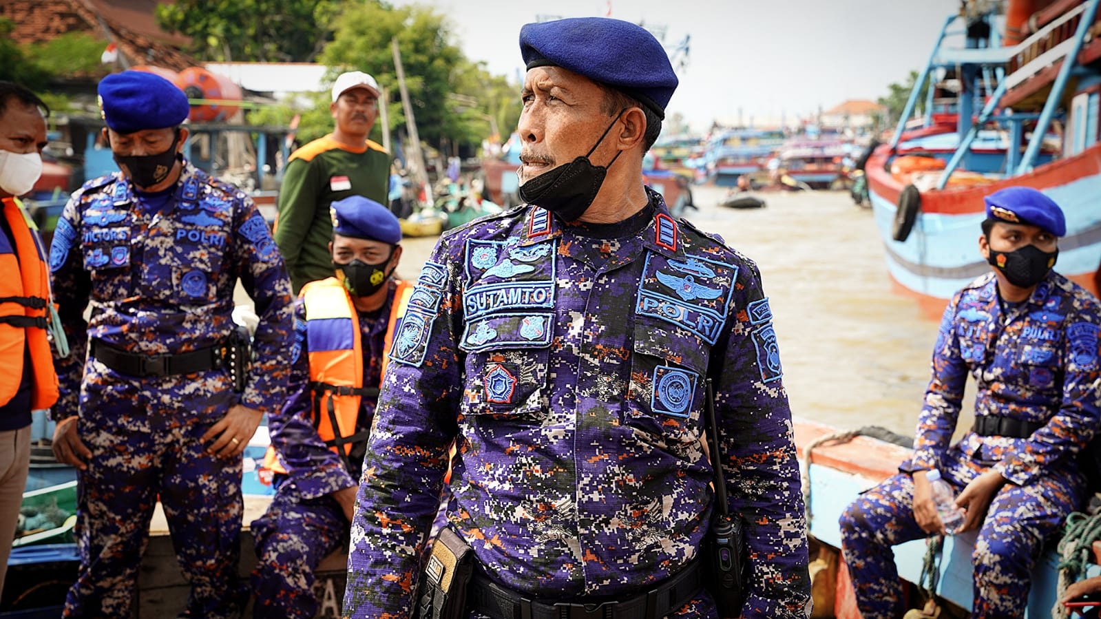 Kasatpol Airud Juwana, AKP Sutamto bersama personel di jajaran Tim Terpadu Kemaritiman, siap melaksanakan pengamanan