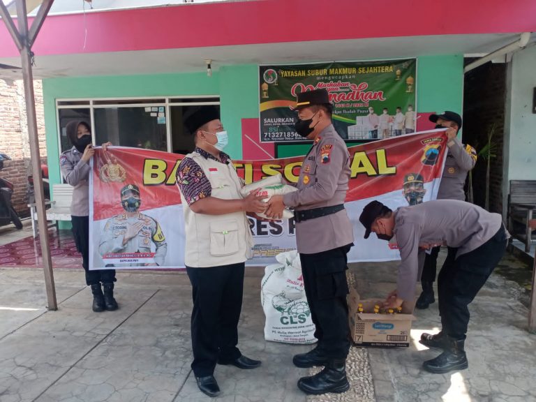 Polsek Pati Kota Bakti Sosial di Yayasan Subur Makmur Sejahtera