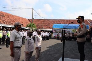 Kapolres Pati AKBP Christian Tobing SIK SH MH MSi memimpin upacara Corps Rapr Kenaikan Pangkat PNS Polri jajaran Polres Pati, Senin (18/April) 2022 hari ini.(Foto:SN/dok-no)