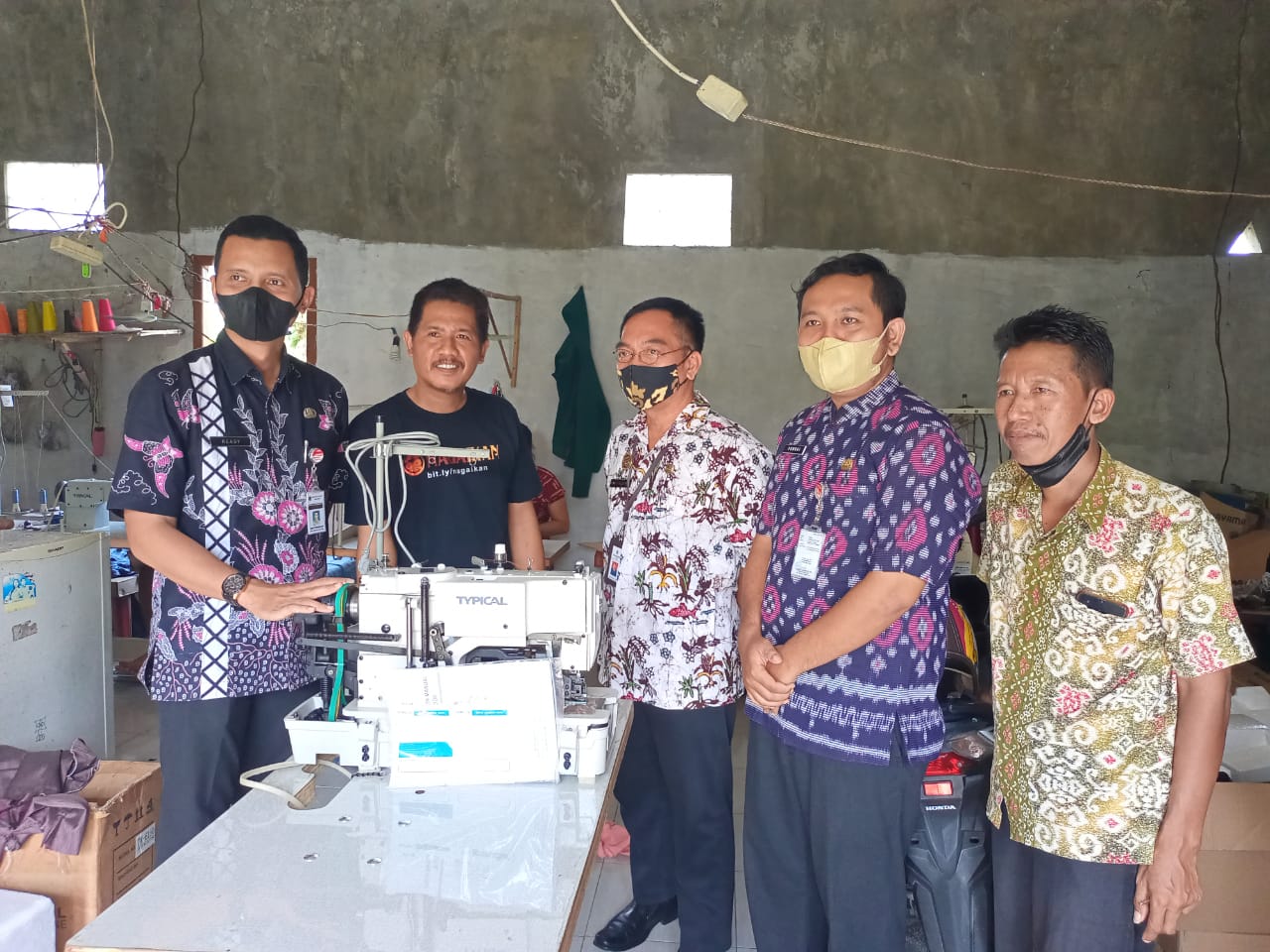 Bidang Perindustrian Dampingi Penyerahan Bantuan Sarana Produksi Disperindag Jateng