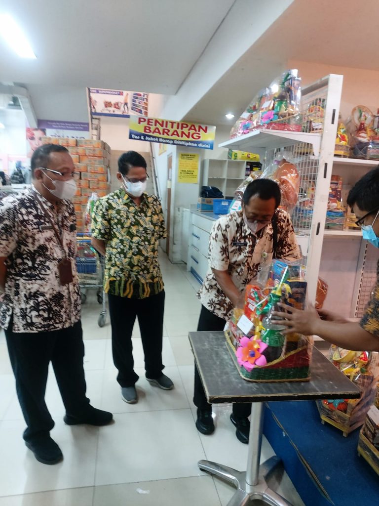 Jelang Lebaran Disdagperin Pati Sidak ke Pasar Tradisional dan Toko Modern