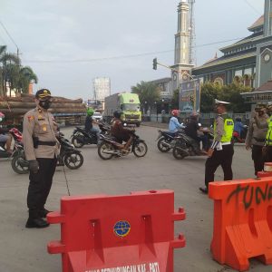 Kemacetan saat berlangsung simulasi rekaya lalulintas di Juwana.