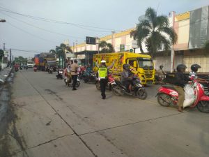 Uji coba rekayasa lalulintas dimulai dari perempatan Alun-alun Juwana berkait dengan akan dibongkarnya Jembatan Juwana I, Semarang-Surabaya atau di antara Desa Kauman-Bumirejo, Kecamatan Juwana, Kamis (21/April) 2022 tadi pagi.(Foto:SN/dok-no)