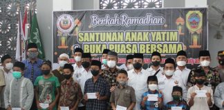 Lazismu Pati bersama Ikatan Keluarga Minangkabau Pati menggelar santunan kepada anak yatim di Masjid Moch Dahlan, Kamis (21/4/2022)