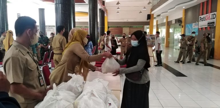 Disdagperin Gelar Pasar Sembako Murah, 5 Ribu Paket Dijual