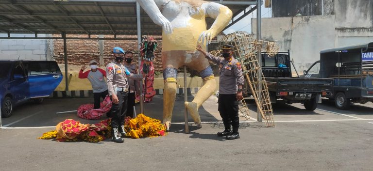 Persiapan Kelengkapan Takbir Keliling di Sukolilo Terjaring Razia Gabungan