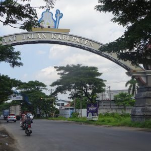 Tugu batas wilayah Kabupaten Pati dengan Kabupaten Kudus, di Desa Wangunrejo, Kecamatan Margorejo.(Foto:SN/aed)