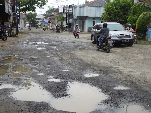 Bupati Peringatkan Tujuh Rekanan yang Melaksanakan Paket Pekerjaan Peningkatan Ruas Jalan