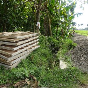Persiapan material dan kelengkapan lain sudah berada di lokasi pekerjaan rekanan pemenang tender untuk paket Bendung Gendol Desa Mojomulyo, Kecamatan Tambakromo.(Foto:SN/aed)