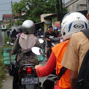 Salah satu lokasi sumber kemacetan adalah ujung jalan poros Desa Bumirejo, Kecamatan Juwana karena banyaknya arus lalulintas dari jalan poros desa itu hendak masuk ke ruas jalan nasional.(Foto:SN/aed)