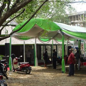 Persiapan pelaksanaan Haul Mbah Datuk Lodang Walijoko, di Pulau Seprapat Desa Bendar, Kecamatan Juwana, Sabtu (14/Mei) 2022 siang ini.(Foto:SN/aed)