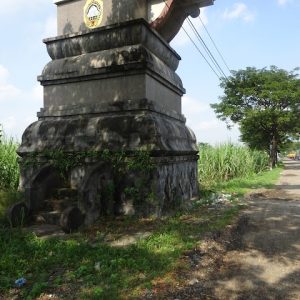 Lokasi  taman sisi kiri (selatan) dan utara (kanan) tugu batas Kabupaten Pati dengan Kabupaten Kudus, di Desa Wangunrejo, Kecamatan Margorejo sampai Rabu (18/Mei) 2022 kemarin masih belum tampak ada pelaksanaan pekerjaan.(Foto:SN/aed)